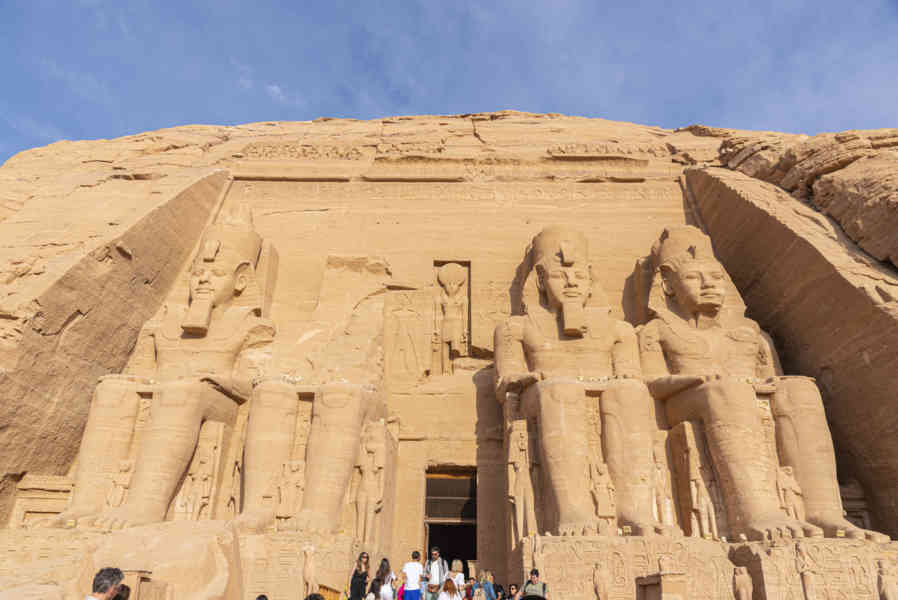 Egipto 128 - Abu Simbel - Gran Templo de Ramsés II.jpg